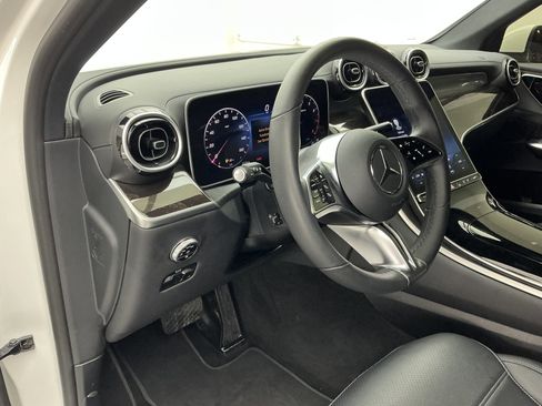 Used 2024 Mercedes-Benz GLC 300 4MATIC image 12