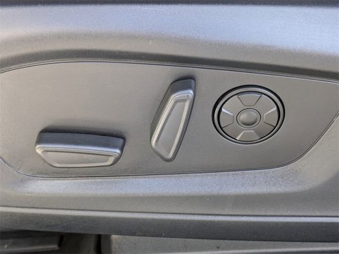 Used 2025 Ford Explorer Platinum image 28