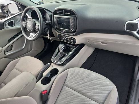 Used 2025 Kia Soul LX FWD image 31