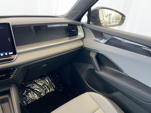 New 2026 Volkswagen Tiguan SE R-Line image 28