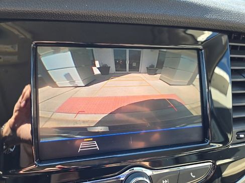 Used 2022 Buick Encore Preferred w/ Safety Package image 31