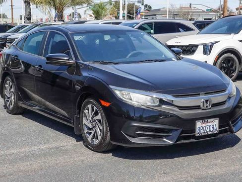 Used 2018 Honda Civic EX image 3
