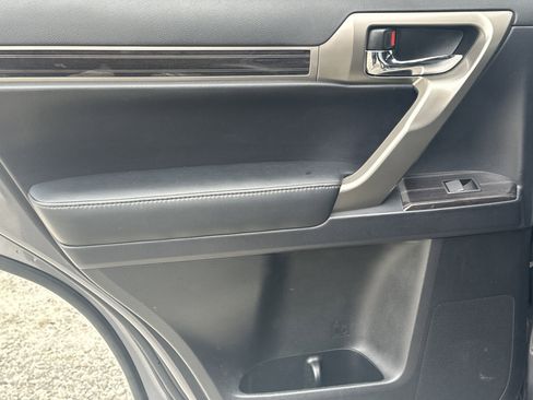 Used 2021 Lexus GX 460 Premium w/ Premium Package image 21