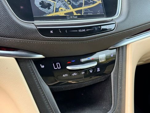 Used 2018 Cadillac XT5 Luxury w/ Driver Awareness Package image 24