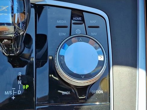 Used 2022 BMW X7 xDrive40i w/ M Sport Package image 16