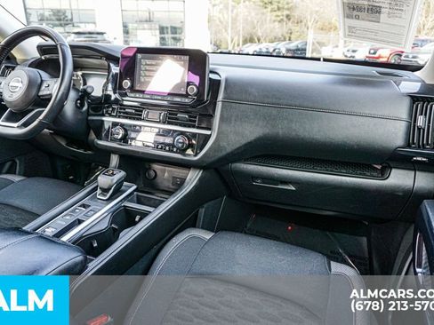 Used 2025 Nissan Pathfinder SV image 26