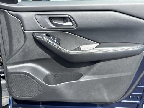 Used 2024 Nissan Rogue SV image 23