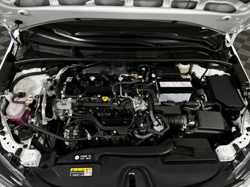 Certified 2025 Toyota Corolla SE w/ SE Package image 9