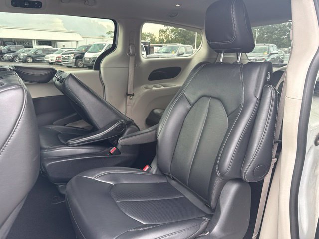 Used 2024 Chrysler Pacifica Limited FWD image 8