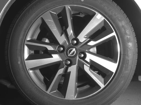Used 2025 Nissan Versa SV FWD image 9