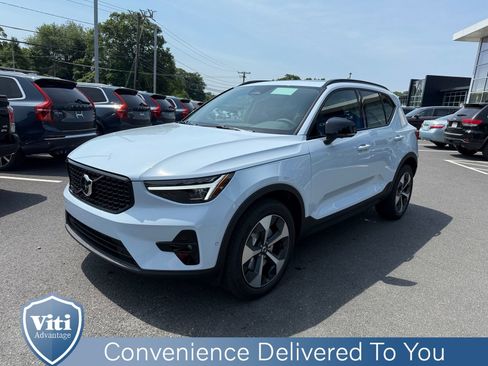Certified 2026 Volvo XC40 B5 Plus w/ Protection Package Premier AWD/4WD image 4