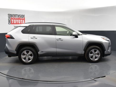 Used 2022 Toyota RAV4 XLE w/ Convenience Package image 5