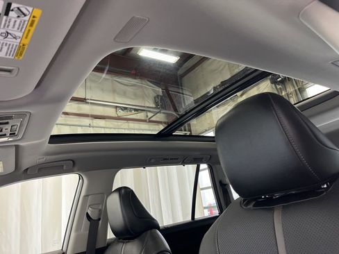Used 2024 Toyota Grand Highlander AWD image 3