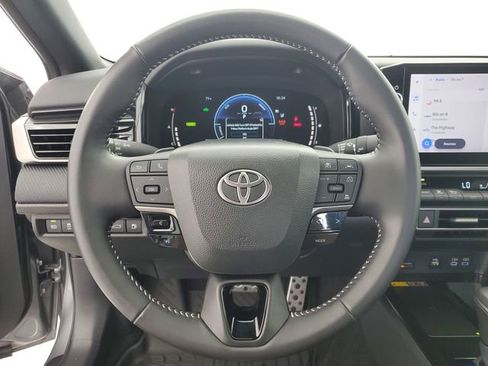 Used 2025 Toyota Camry SE w/ Multimedia Upgrade Package image 23