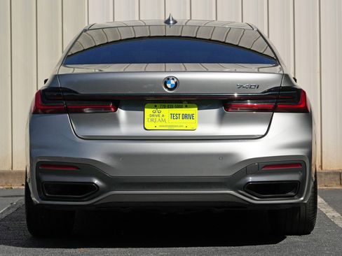 Used 2022 BMW 740i w/ M Sport Package RWD image 11