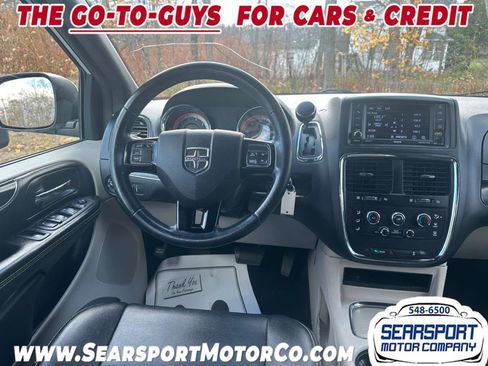 Used 2019 Dodge Grand Caravan SXT image 9