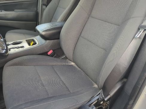 Used 2011 Jeep Grand Cherokee Laredo w/ Security & Convenience Group AWD/4WD image 15