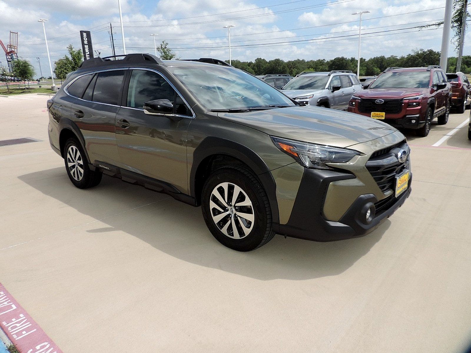 Used 2024 Subaru Outback Premium AWD/4WD image 3