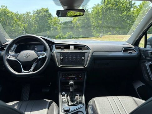 Used 2023 Volkswagen Tiguan SE AWD/4WD image 12