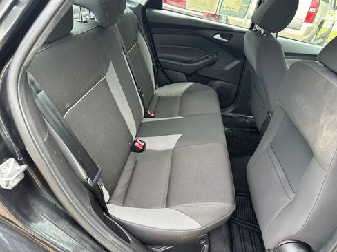Used 2013 Ford Focus SE w/ SE Winter Pkg FWD image 12