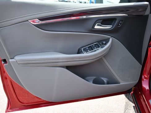 Used 2015 Chevrolet Impala LTZ FWD image 14