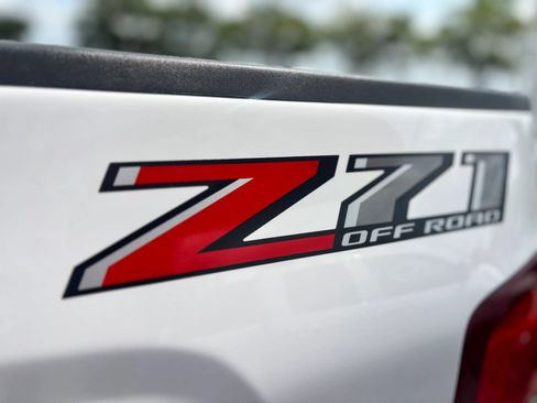 Used 2018 Chevrolet Silverado 1500 LTZ Z71 w/ Redline Edition AWD/4WD image 12