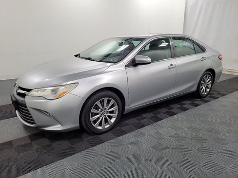 Used 2015 Toyota Camry XLE image 2