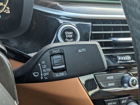 Used 2023 BMW 530e w/ Premium Package RWD image 27