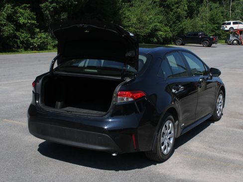 Used 2023 Toyota Corolla LE w/ Carpet Mat Package (TMS) AWD/4WD image 7