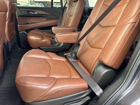 Used 2017 Cadillac Escalade Luxury image 16