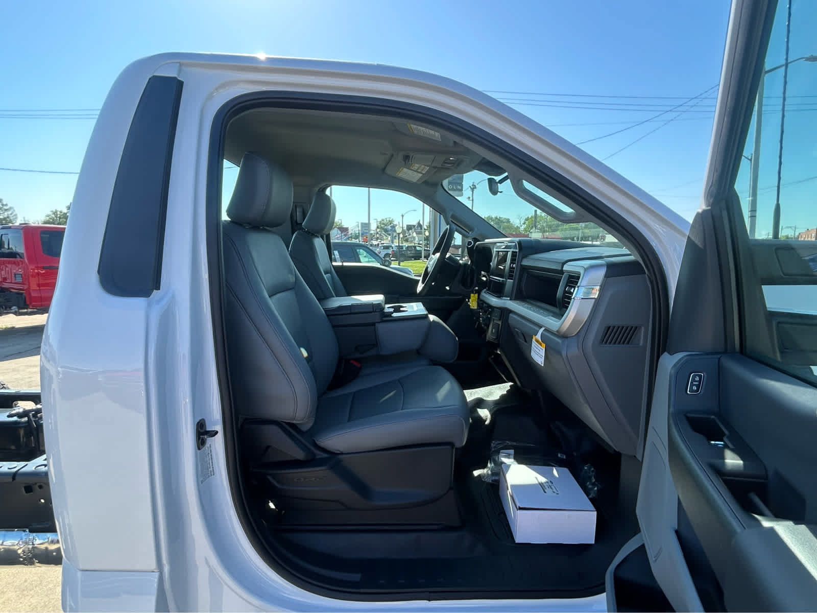 New 2026 Ford F550 4x4 Regular Cab Super Duty image 5