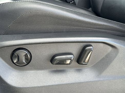 Used 2018 Volkswagen Tiguan SE w/ Panoramic Sunroof Package image 14