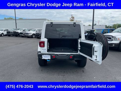 Used 2023 Jeep Wrangler Unlimited Sahara w/ Cold Weather Group AWD/4WD image 29