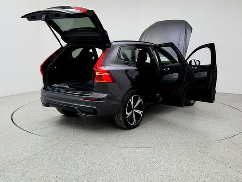 Used 2022 Volvo XC60 B6 R-Design w/ Advanced Package image 11