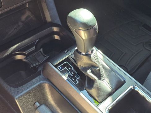 Used 2017 Toyota Tacoma TRD Sport w/ Tow Package (A/T) image 32