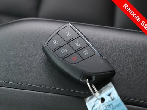 Used 2024 Chevrolet Suburban Z71 w/ Luxury Package AWD/4WD image 3