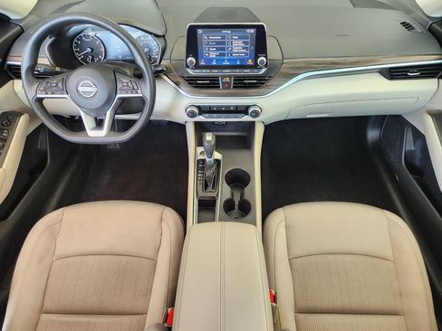 Used 2025 Nissan Altima 2.5 SV FWD image 27