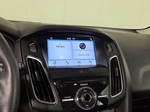 Used 2017 Ford Focus SEL w/ Cold Weather Package FWD image 19