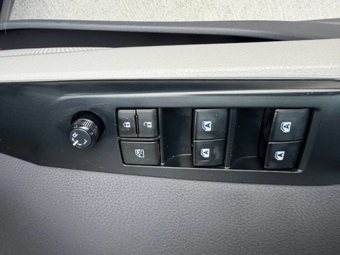 Used 2019 Toyota Camry SE FWD image 14