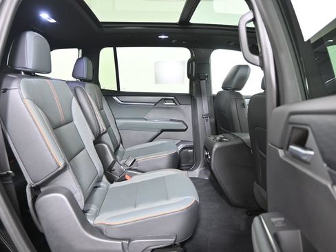 Used 2024 GMC Acadia AT4 AWD/4WD image 15