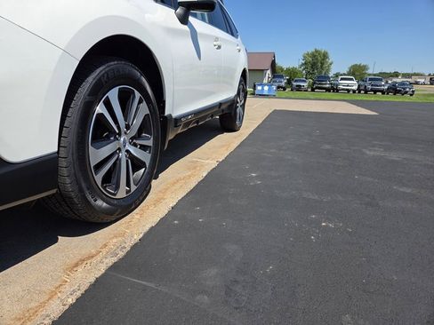 Used 2019 Subaru Outback 3.6R Limited AWD/4WD image 8