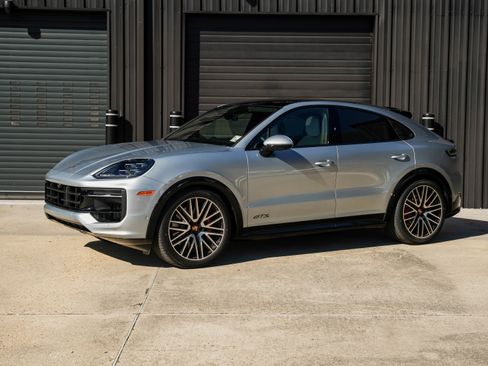 Used 2026 Porsche Cayenne GTS image 1