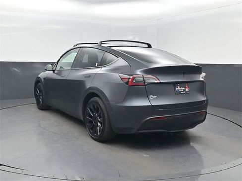 Used 2021 Tesla Model Y Long Range image 3