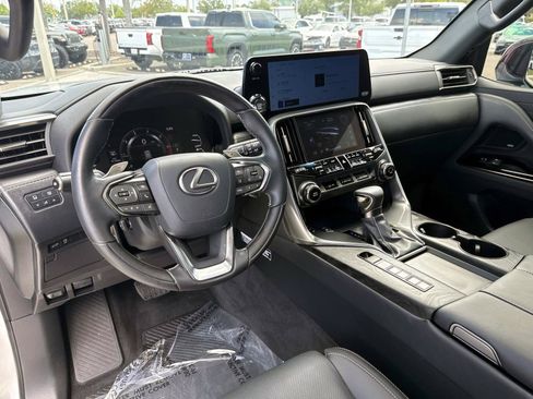 Used 2024 Lexus LX 600 4WD w/ Appearance Package image 16