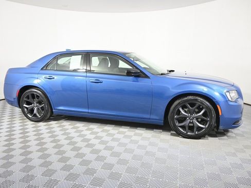 Used 2022 Chrysler 300 Touring w/ Sport Appearance Package image 8