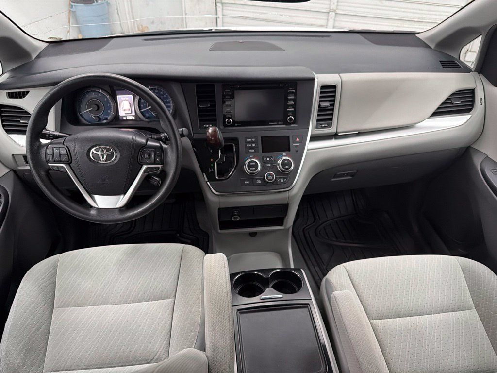 Used 2019 Toyota Sienna LE FWD image 26