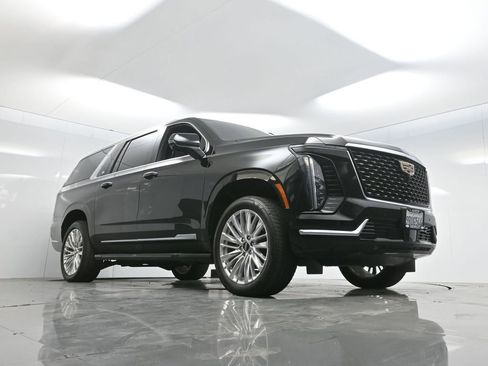 Used 2025 Cadillac Escalade ESV Premium Luxury image 77