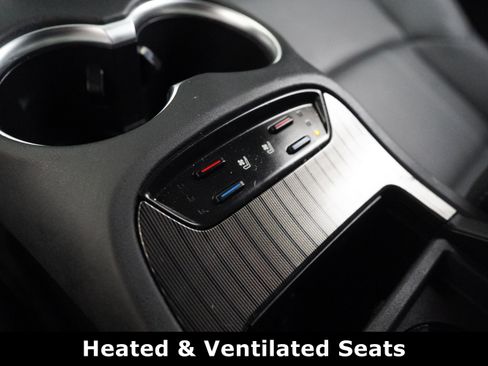 Used 2022 Toyota Venza Limited image 29