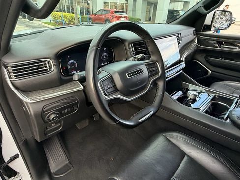 Used 2022 Jeep Wagoneer Series II RWD image 10