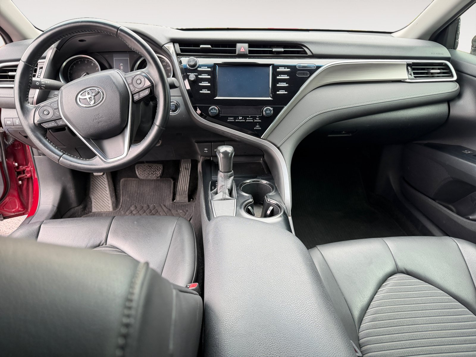 Used 2018 Toyota Camry SE w/ Moonroof Package FWD image 10